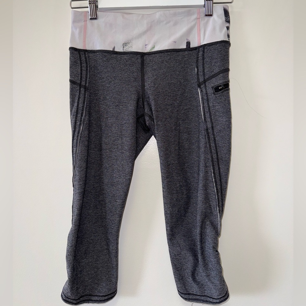 Lululemon (6) Grey Carpis Leggings